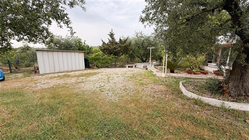 Trullo Con Alcove Con Bagno e Angolo Cottura.Terreno di 4.000 mq.